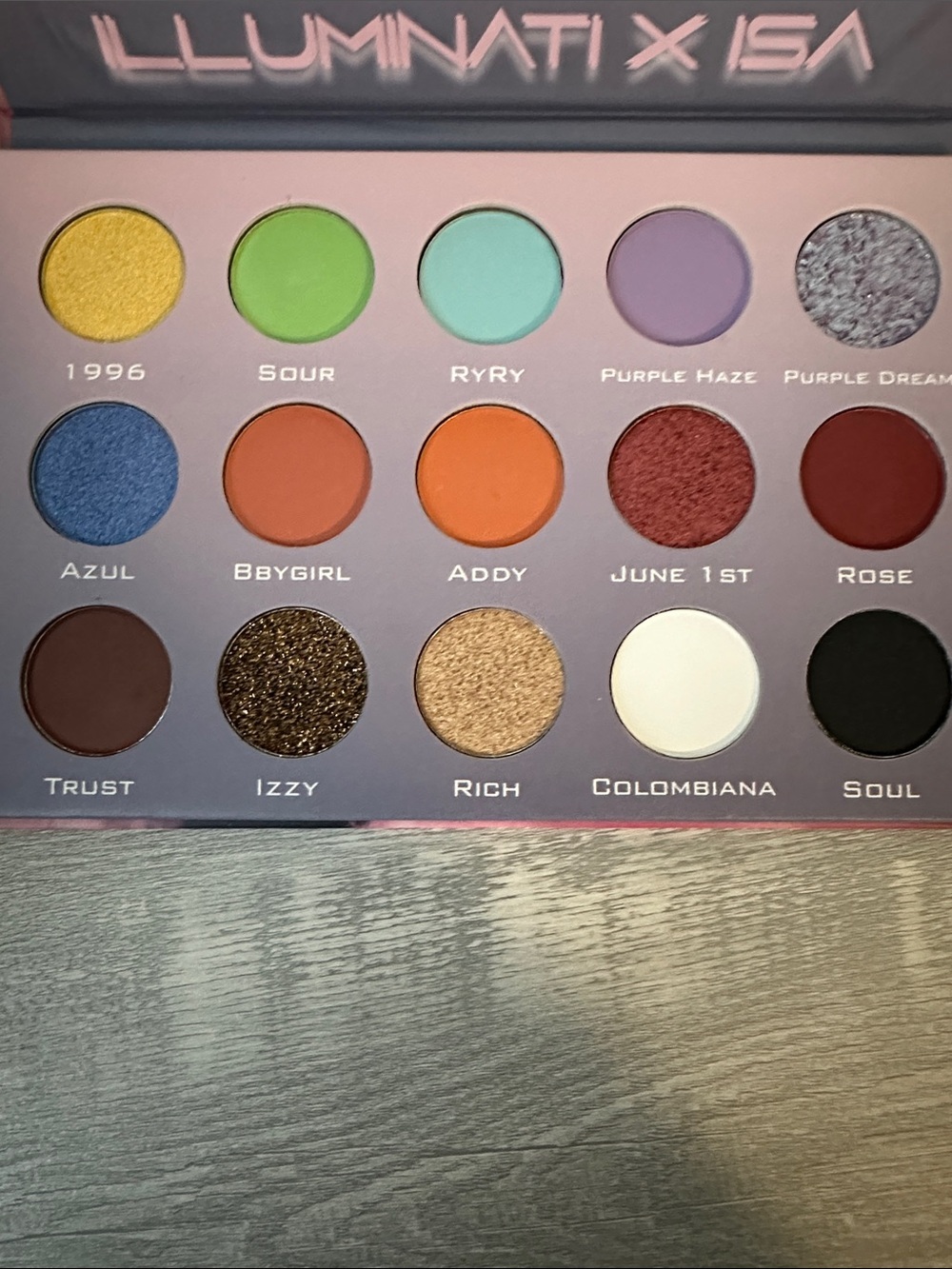 NWOT - Illuminati Shadow Glam Palette - 15 colors mattes & shimmers.
